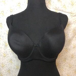 VICTORIA’S SECRET black Body by Victoria padded w/ underwire bra. Size 36 DDD.